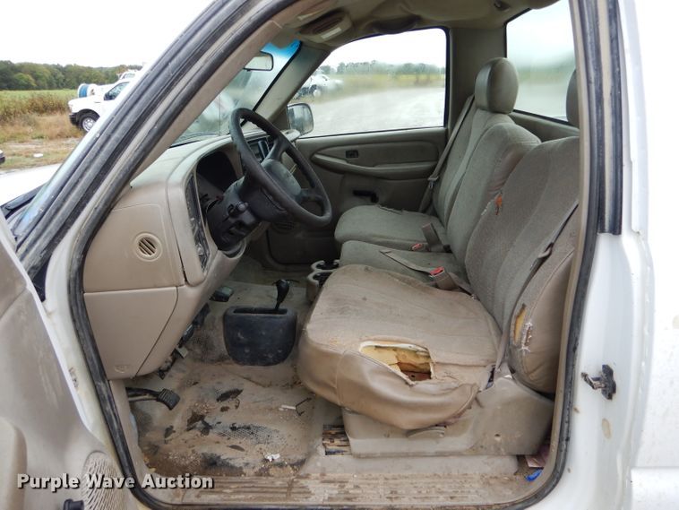 image for item FI9675 2002 GMC Sierra 2500HD pickup truck