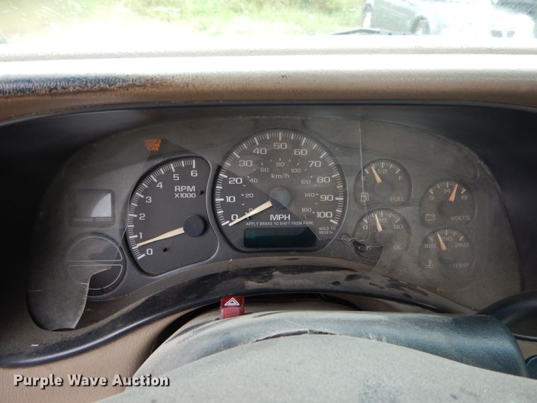 image for item FI9675 2002 GMC Sierra 2500HD pickup truck