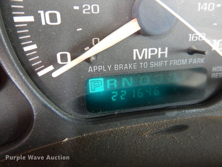 image for item FI9675 2002 GMC Sierra 2500HD pickup truck