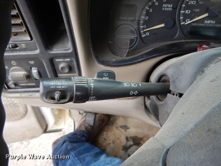 image for item FI9675 2002 GMC Sierra 2500HD pickup truck