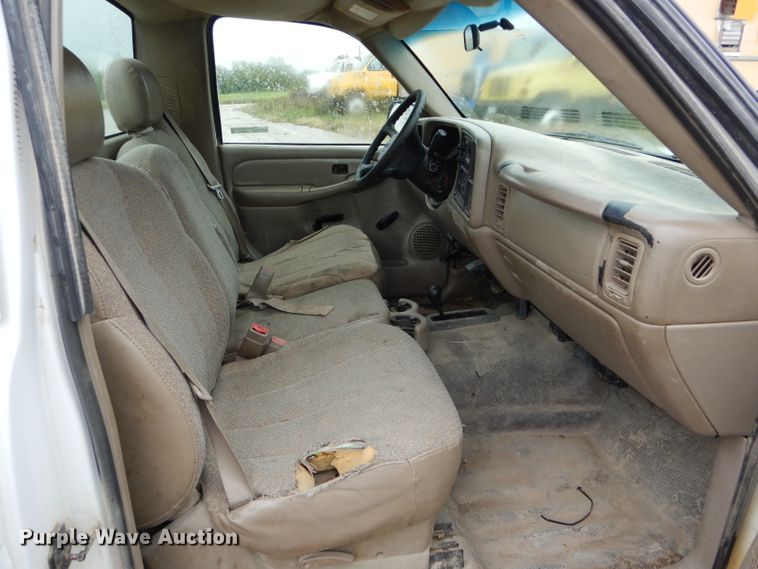 image for item FI9675 2002 GMC Sierra 2500HD pickup truck