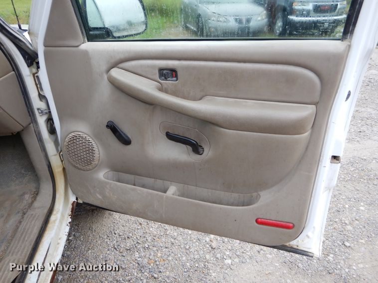 image for item FI9675 2002 GMC Sierra 2500HD pickup truck