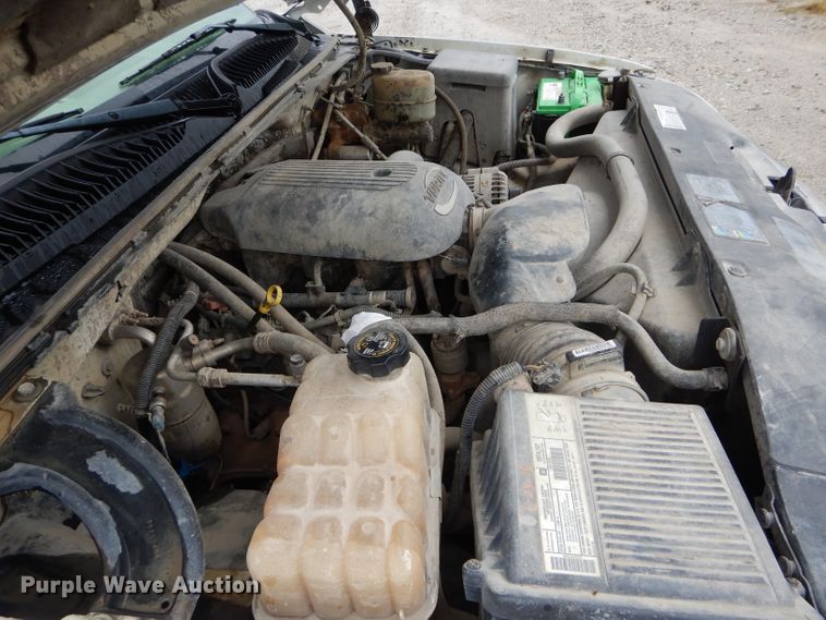 image for item FI9675 2002 GMC Sierra 2500HD pickup truck