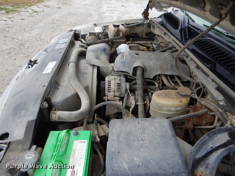 image for item FI9675 2002 GMC Sierra 2500HD pickup truck