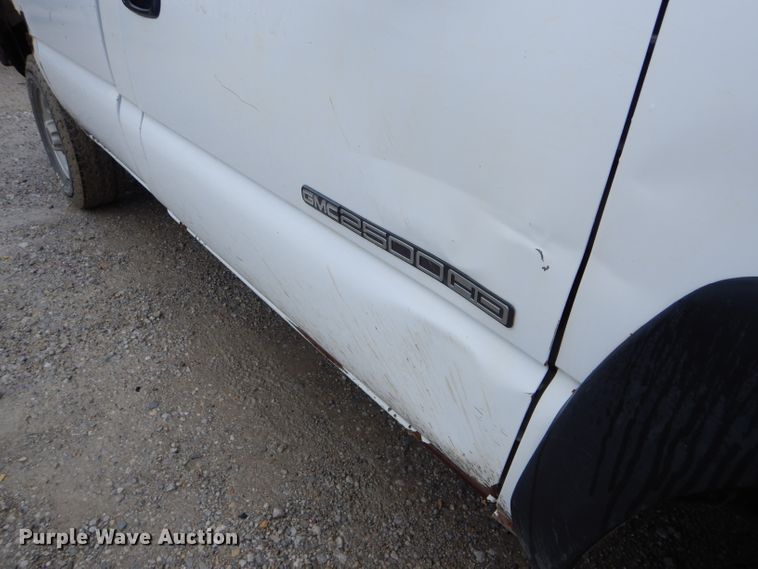 image for item FI9675 2002 GMC Sierra 2500HD pickup truck