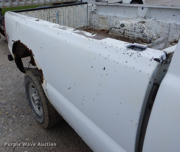 image for item FI9675 2002 GMC Sierra 2500HD pickup truck