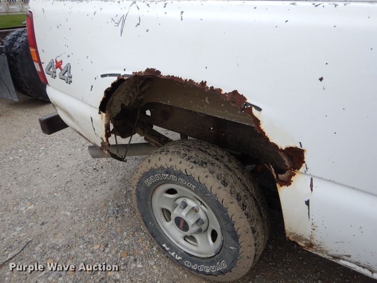 image for item FI9675 2002 GMC Sierra 2500HD pickup truck