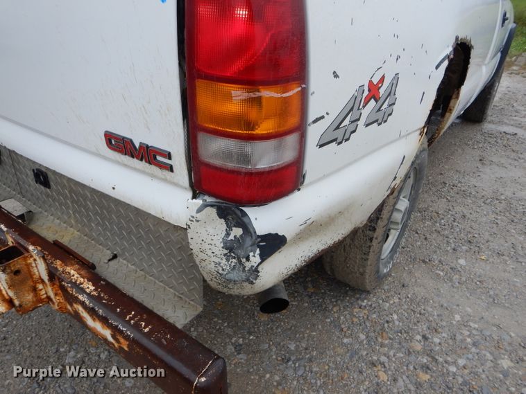 image for item FI9675 2002 GMC Sierra 2500HD pickup truck