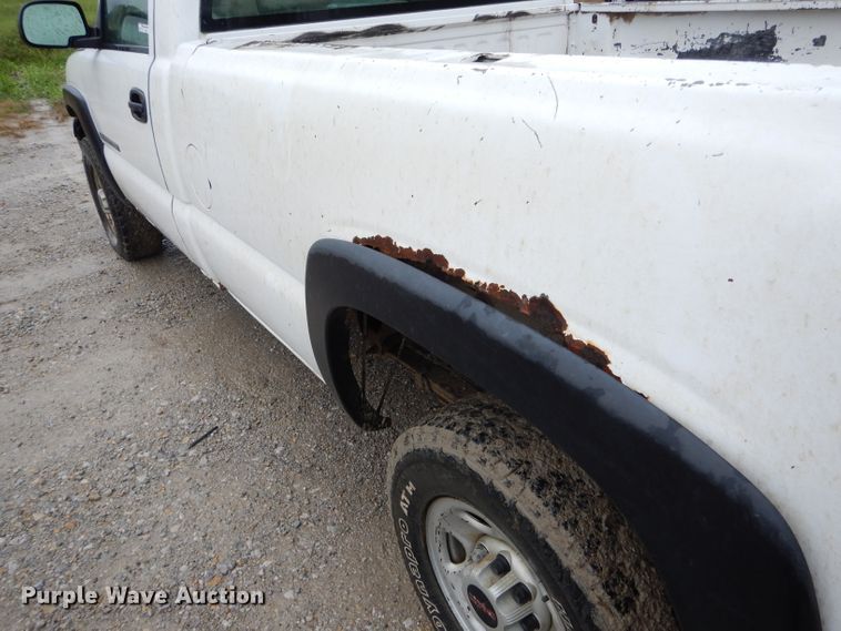 image for item FI9675 2002 GMC Sierra 2500HD pickup truck