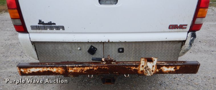 image for item FI9675 2002 GMC Sierra 2500HD pickup truck