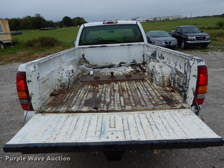 image for item FI9675 2002 GMC Sierra 2500HD pickup truck