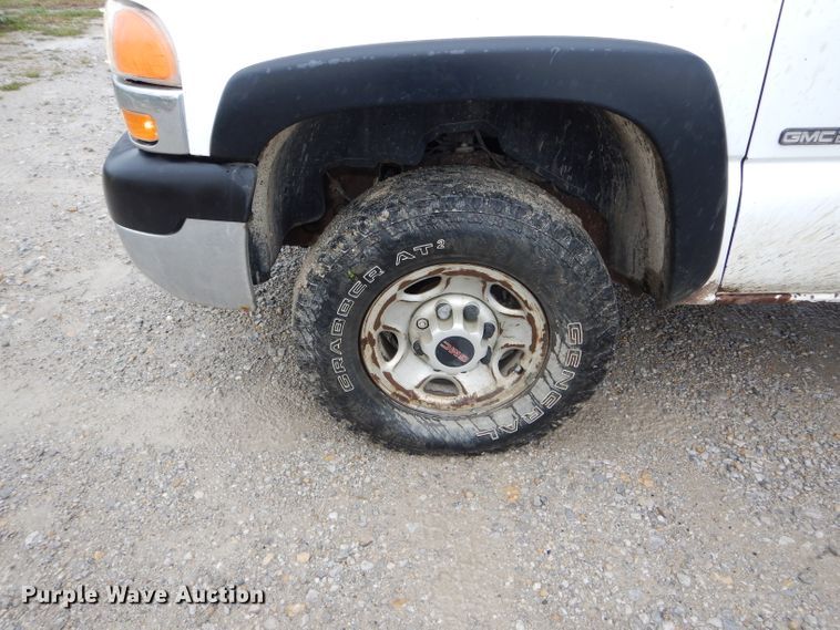 image for item FI9675 2002 GMC Sierra 2500HD pickup truck