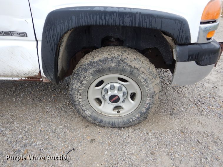 image for item FI9675 2002 GMC Sierra 2500HD pickup truck