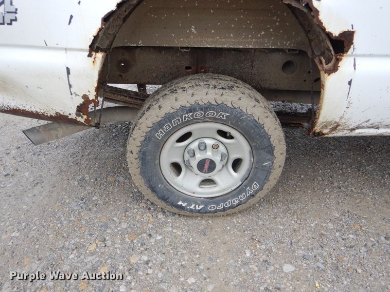 image for item FI9675 2002 GMC Sierra 2500HD pickup truck