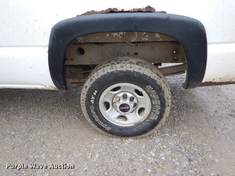 image for item FI9675 2002 GMC Sierra 2500HD pickup truck