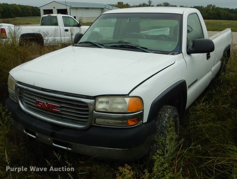 image for item FI9680 2002 GMC Sierra 2500HD pickup truck