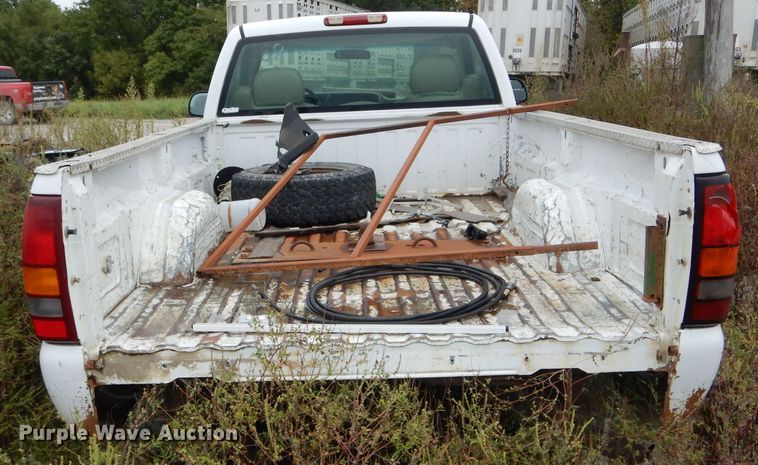 image for item FI9680 2002 GMC Sierra 2500HD pickup truck