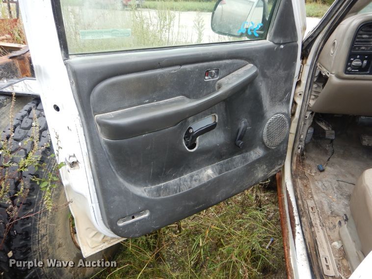 image for item FI9680 2002 GMC Sierra 2500HD pickup truck