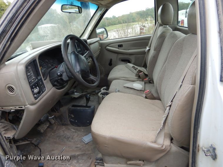 image for item FI9680 2002 GMC Sierra 2500HD pickup truck