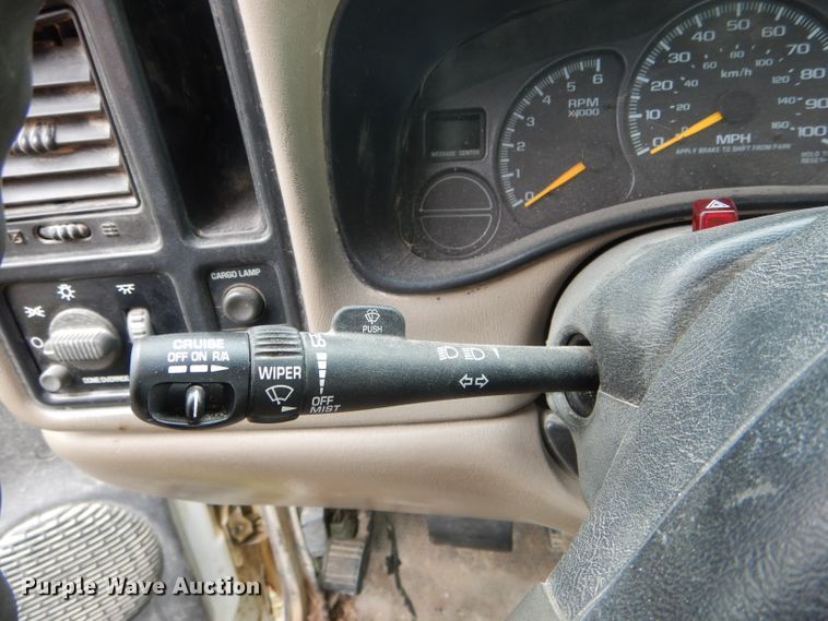 image for item FI9680 2002 GMC Sierra 2500HD pickup truck