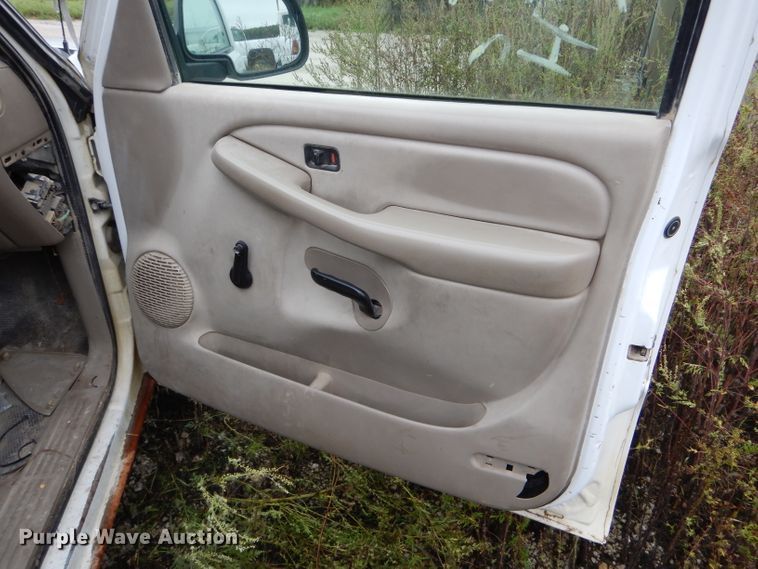 image for item FI9680 2002 GMC Sierra 2500HD pickup truck