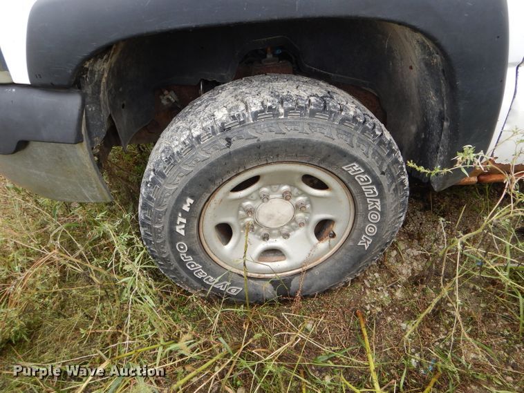 image for item FI9680 2002 GMC Sierra 2500HD pickup truck