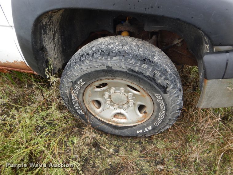 image for item FI9680 2002 GMC Sierra 2500HD pickup truck