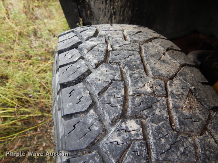 image for item FI9680 2002 GMC Sierra 2500HD pickup truck