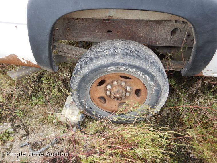 image for item FI9680 2002 GMC Sierra 2500HD pickup truck