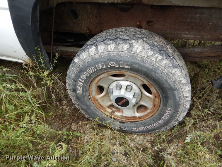 image for item FI9680 2002 GMC Sierra 2500HD pickup truck