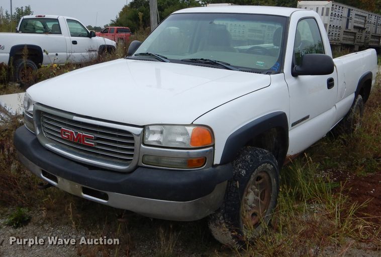 image for item FI9682 2002 GMC Sierra 2500HD pickup truck