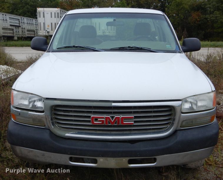 image for item FI9682 2002 GMC Sierra 2500HD pickup truck