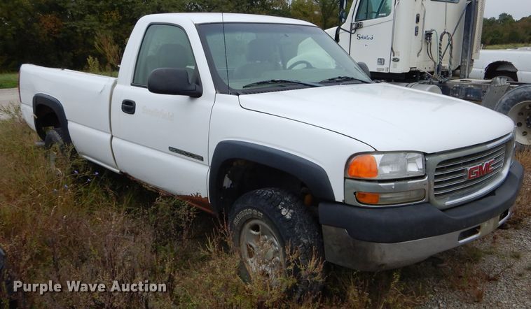 image for item FI9682 2002 GMC Sierra 2500HD pickup truck