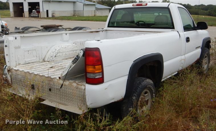 image for item FI9682 2002 GMC Sierra 2500HD pickup truck