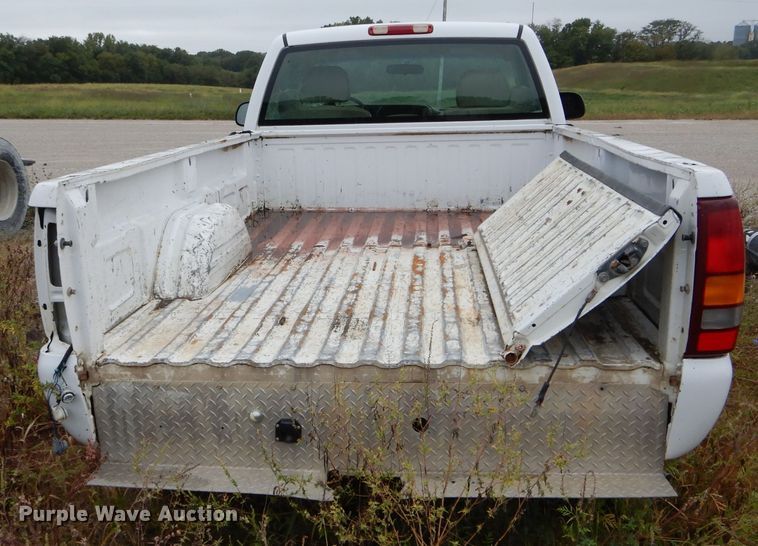 image for item FI9682 2002 GMC Sierra 2500HD pickup truck