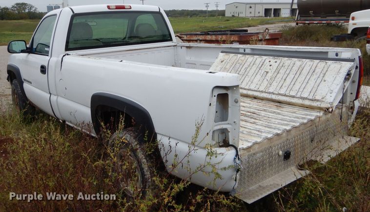 image for item FI9682 2002 GMC Sierra 2500HD pickup truck