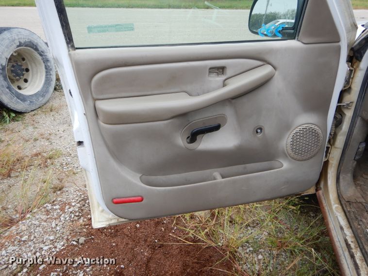 image for item FI9682 2002 GMC Sierra 2500HD pickup truck