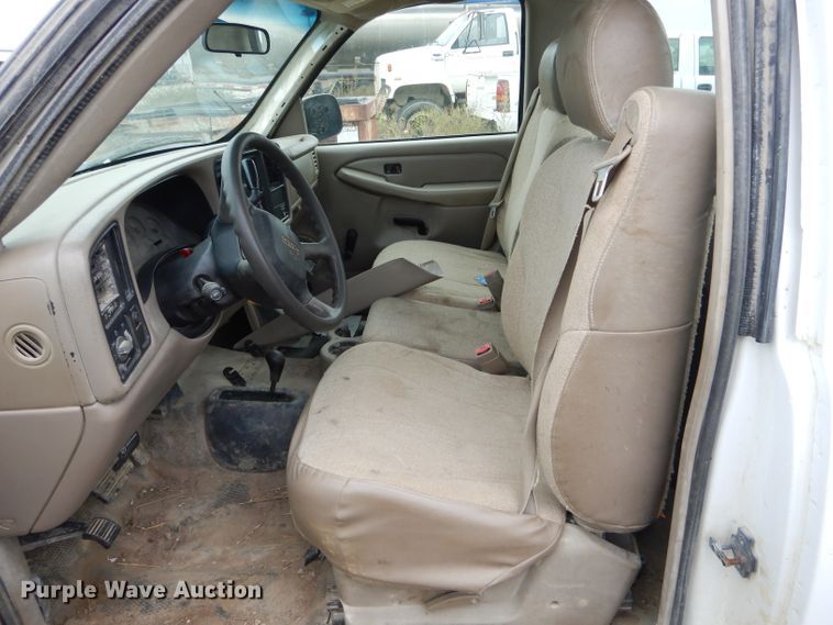 image for item FI9682 2002 GMC Sierra 2500HD pickup truck