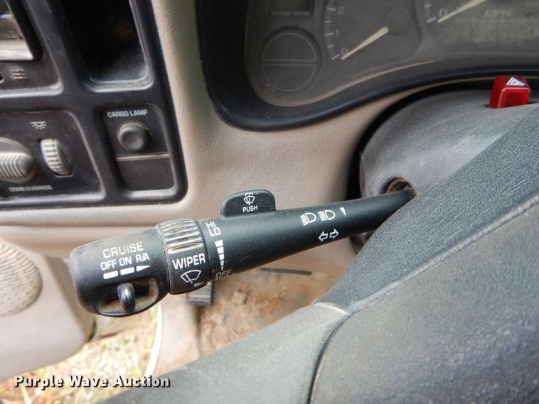 image for item FI9682 2002 GMC Sierra 2500HD pickup truck