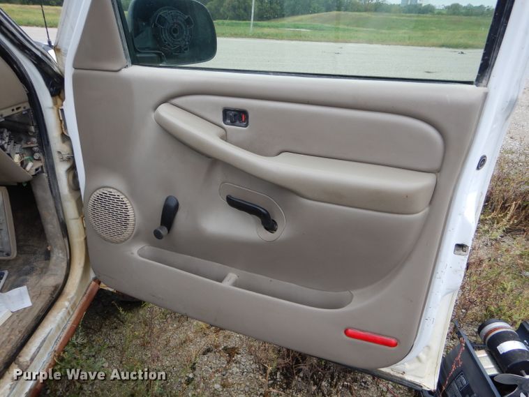 image for item FI9682 2002 GMC Sierra 2500HD pickup truck