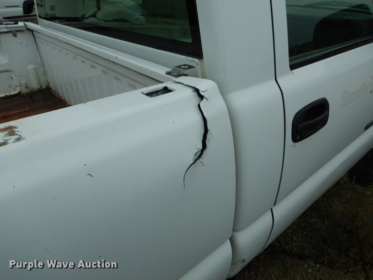 image for item FI9682 2002 GMC Sierra 2500HD pickup truck