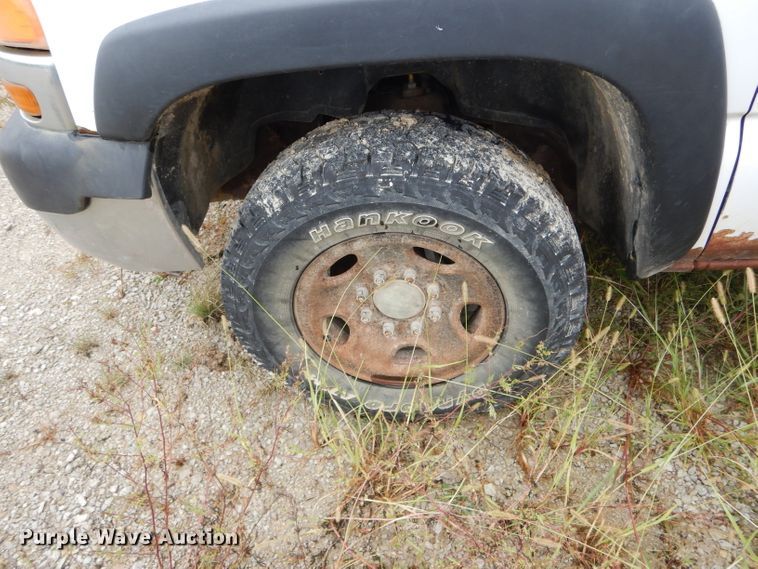 image for item FI9682 2002 GMC Sierra 2500HD pickup truck