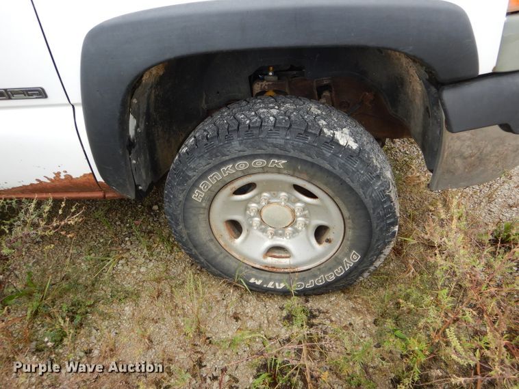 image for item FI9682 2002 GMC Sierra 2500HD pickup truck