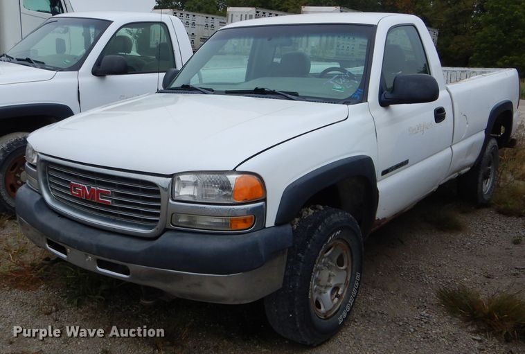 image for item FI9683 2002 GMC Sierra 2500HD pickup truck