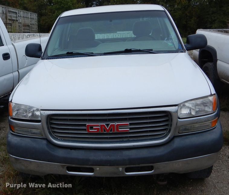 image for item FI9683 2002 GMC Sierra 2500HD pickup truck