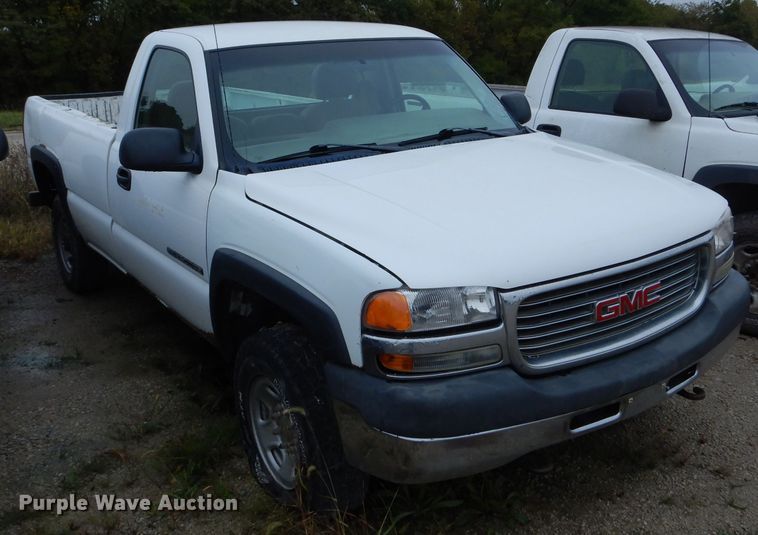 image for item FI9683 2002 GMC Sierra 2500HD pickup truck