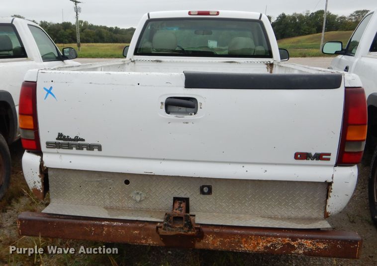 image for item FI9683 2002 GMC Sierra 2500HD pickup truck