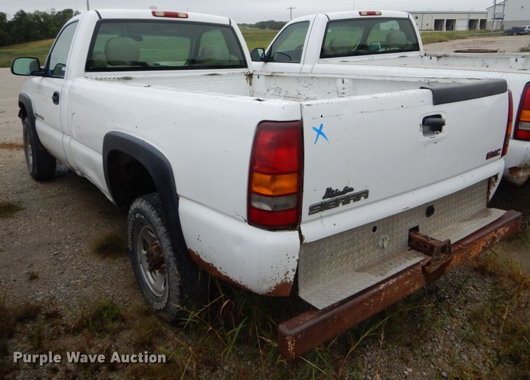 image for item FI9683 2002 GMC Sierra 2500HD pickup truck