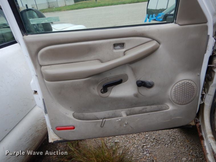 image for item FI9683 2002 GMC Sierra 2500HD pickup truck