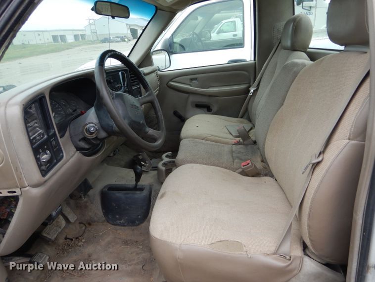 image for item FI9683 2002 GMC Sierra 2500HD pickup truck